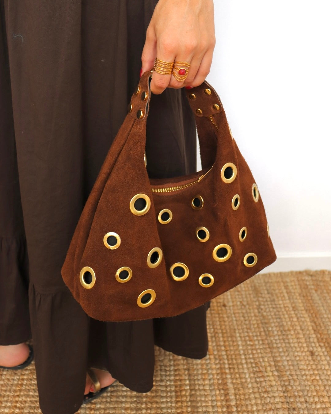 Bolso ante tachuelas