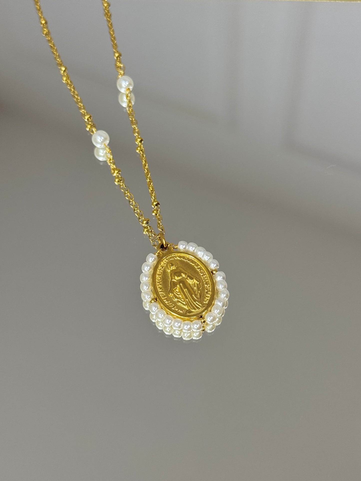 Colgante medalla virgen