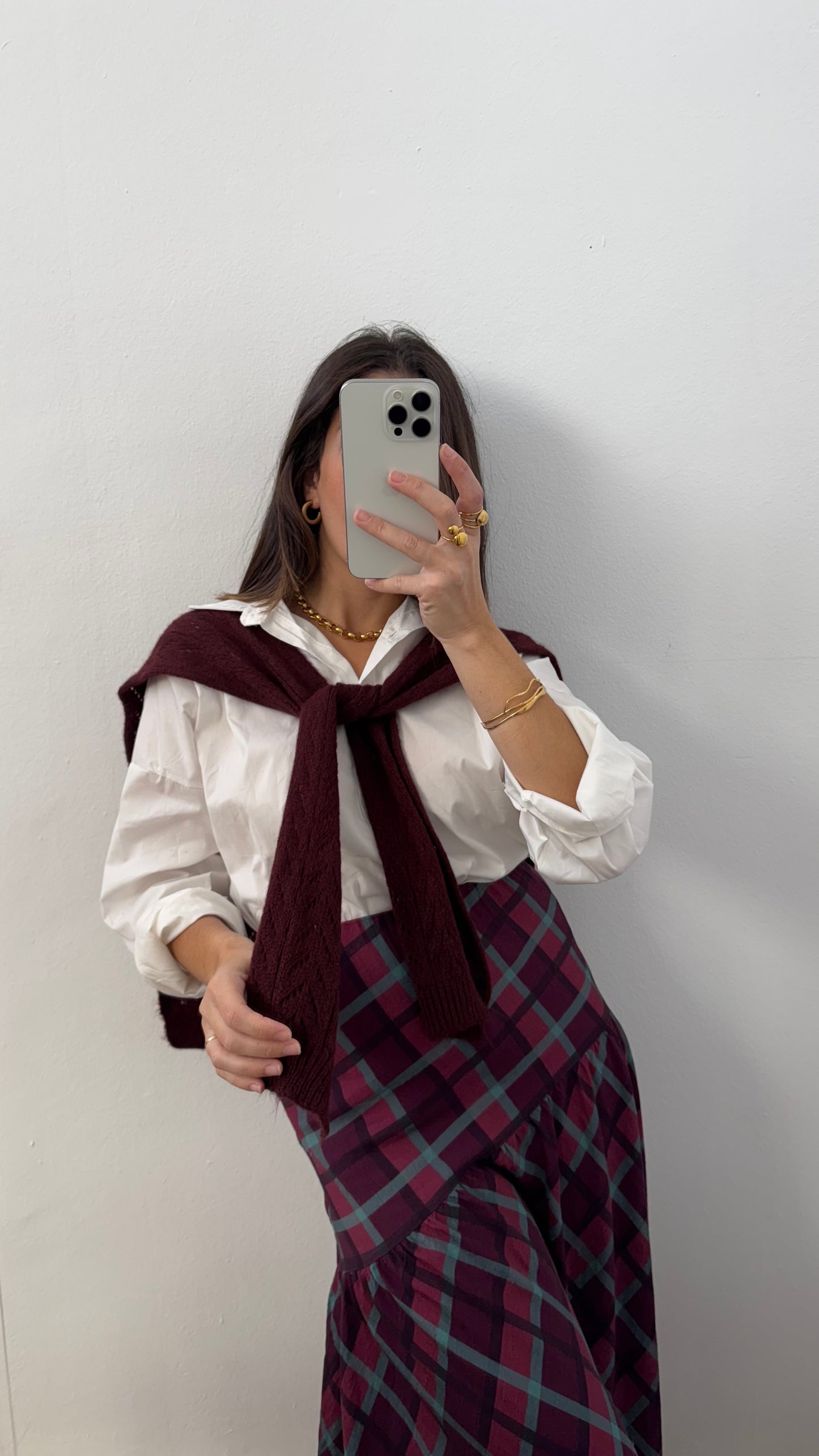 Blusa con capa punto burdeos
