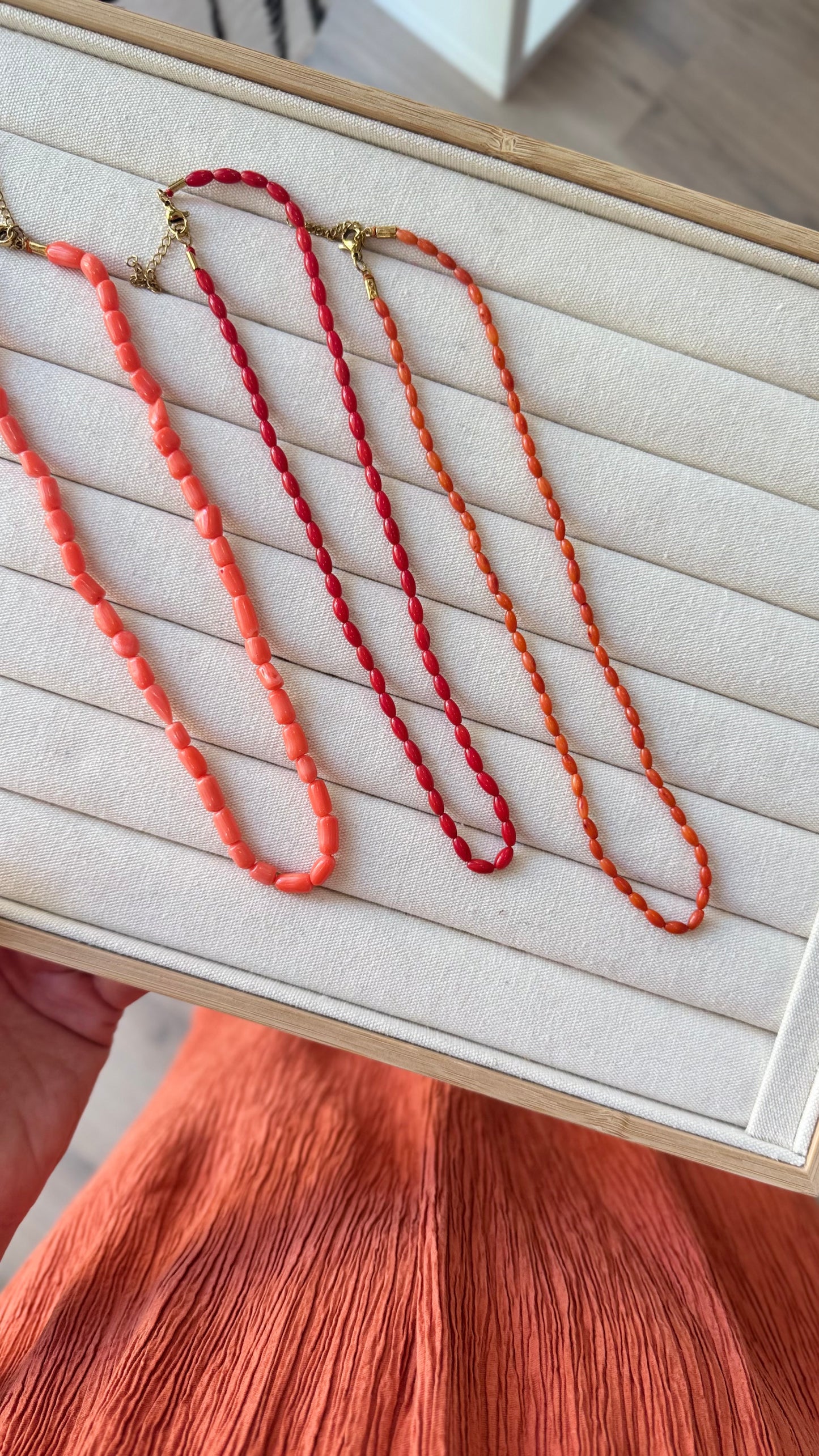 Collar coral rojo