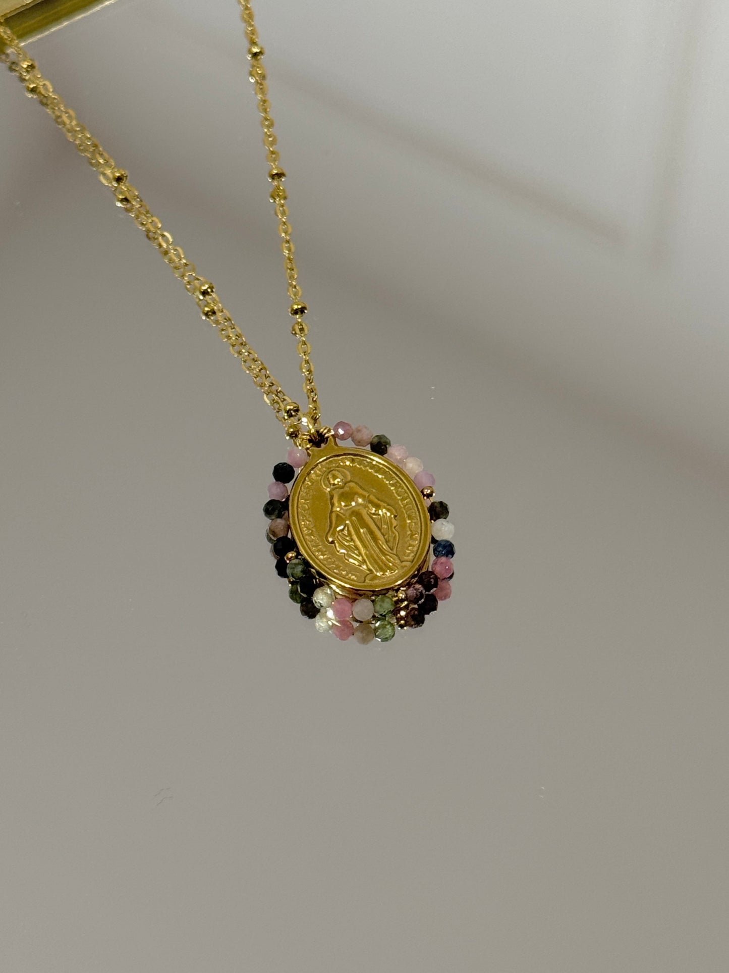 Colgante medalla virgen