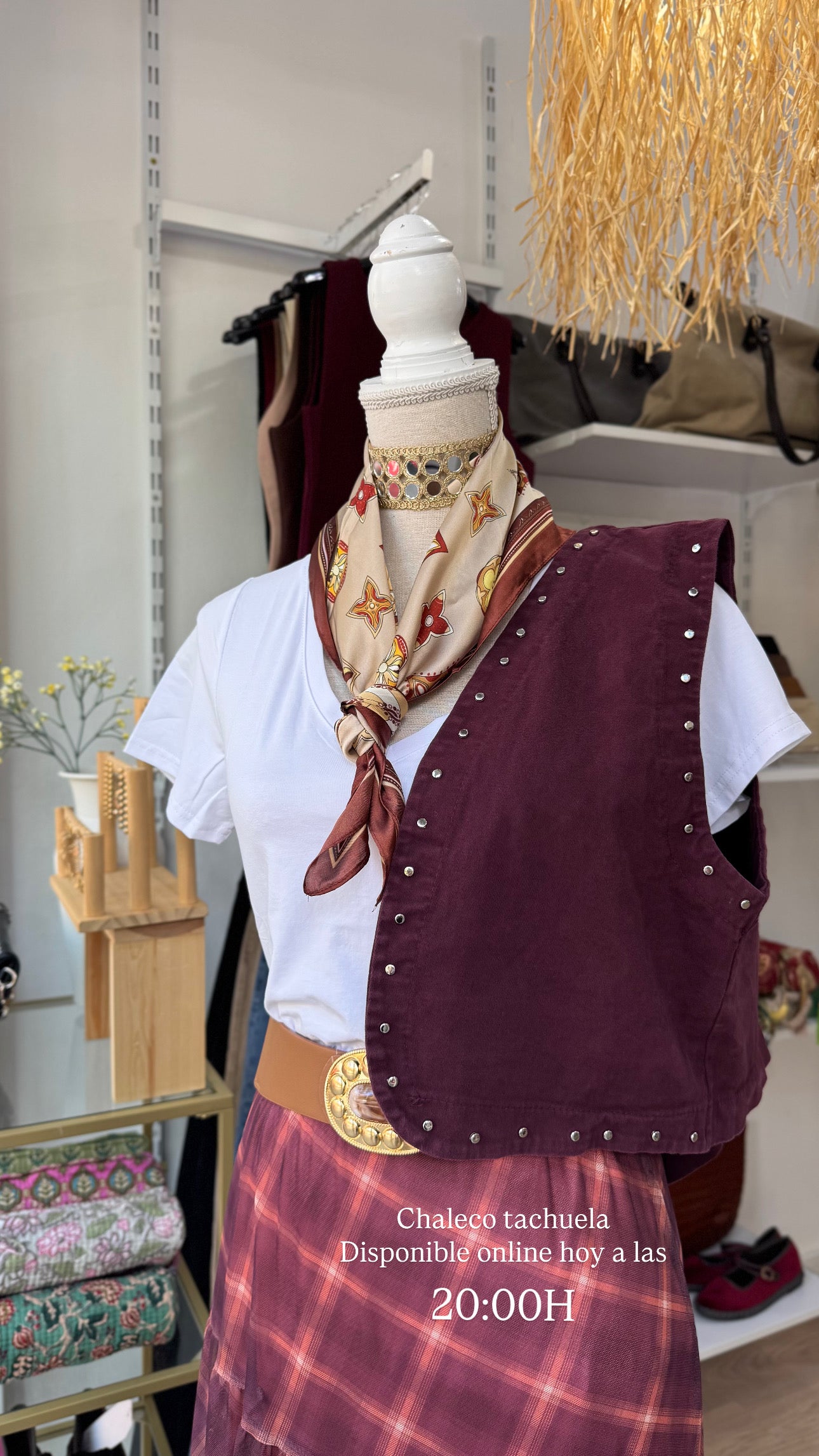 Chaleco tachuelas beige