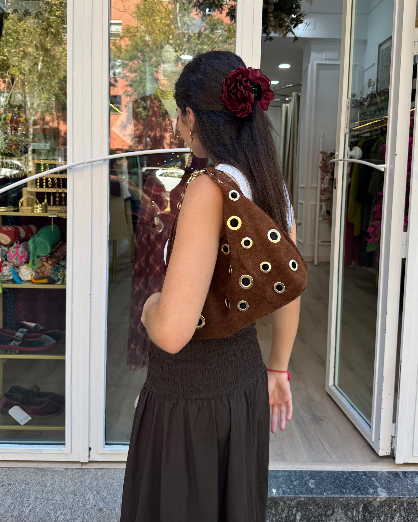 Bolso ante tachuelas