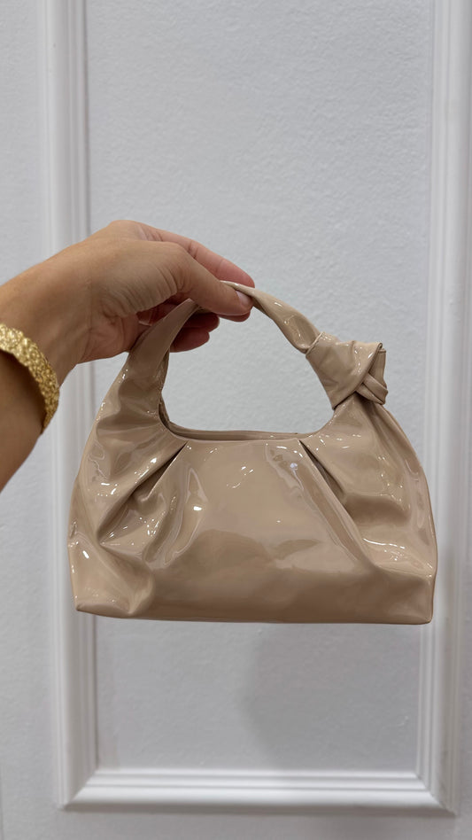 Bolso beige charol