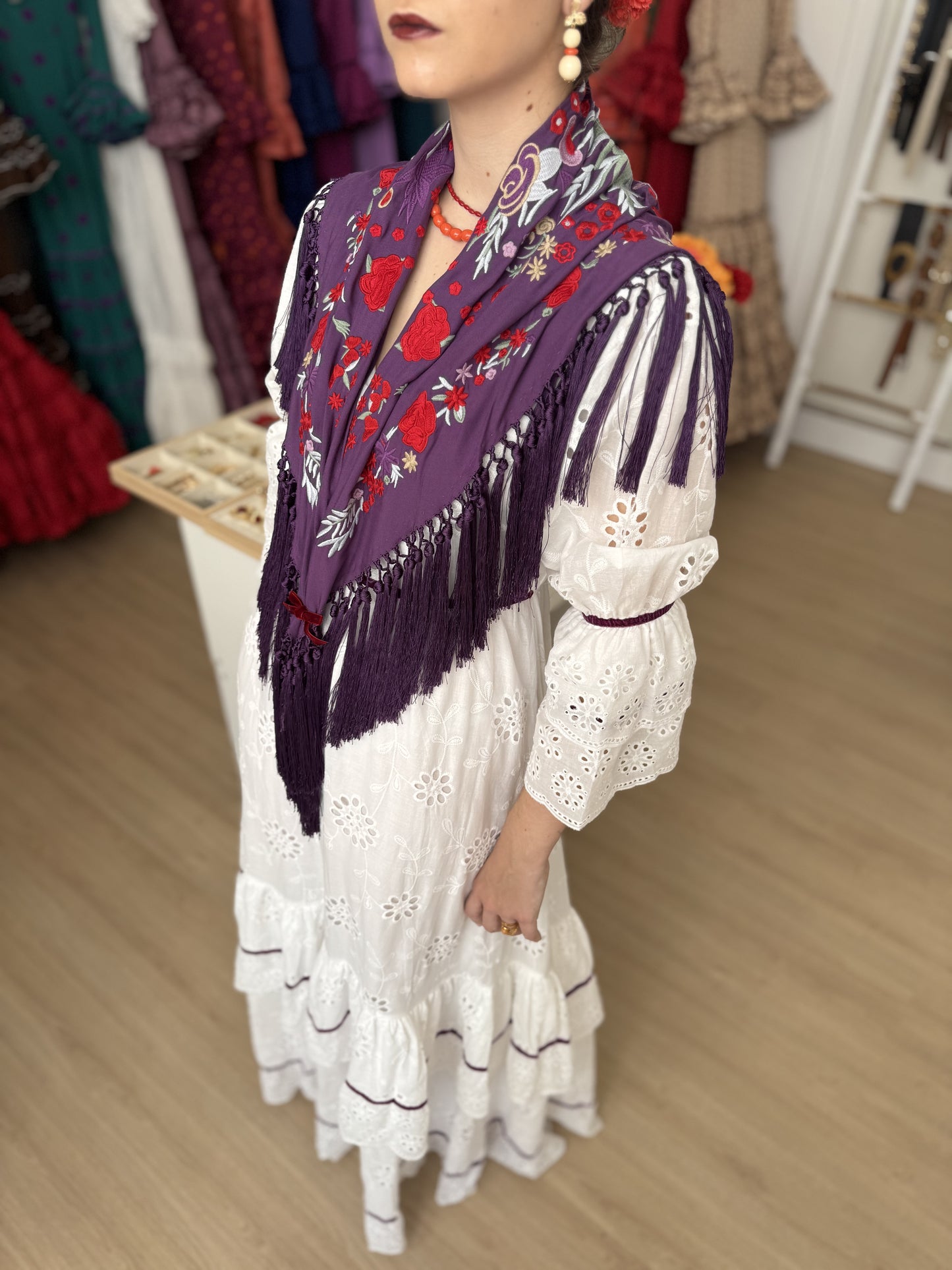 Bata rociera blanca perforada