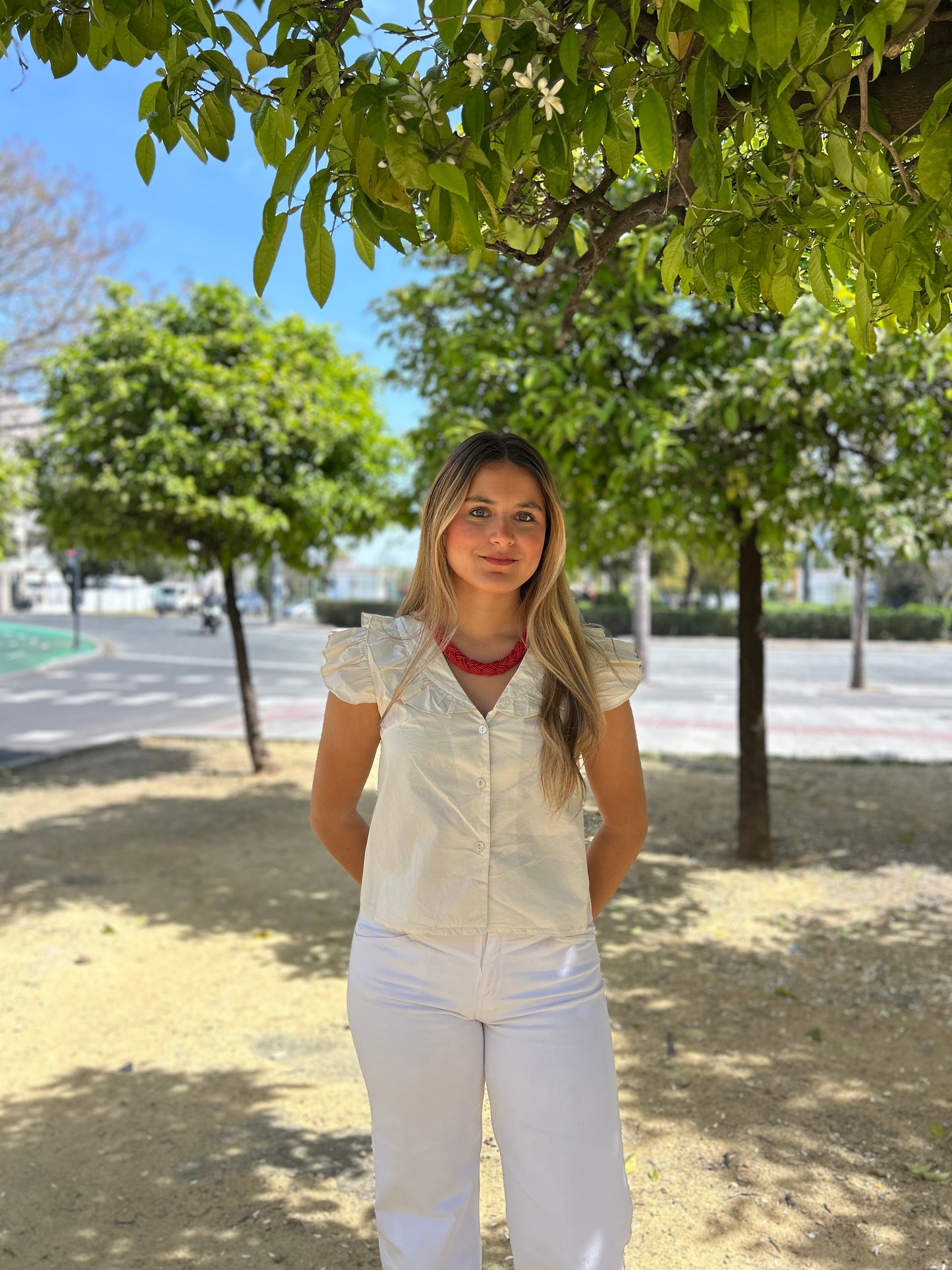 Blusa manga volante beige