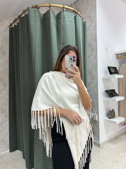 Poncho blanco flecos