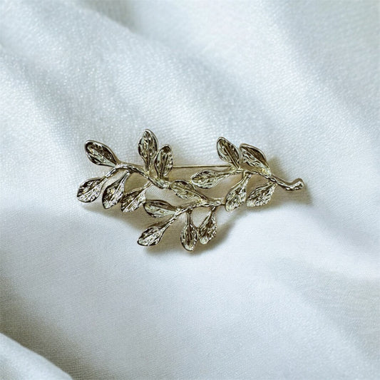Broche hojas