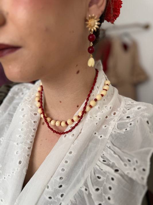 Collar piedras blancas con rojo