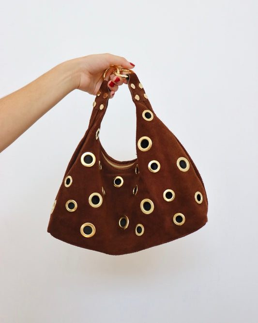 Bolso ante tachuelas