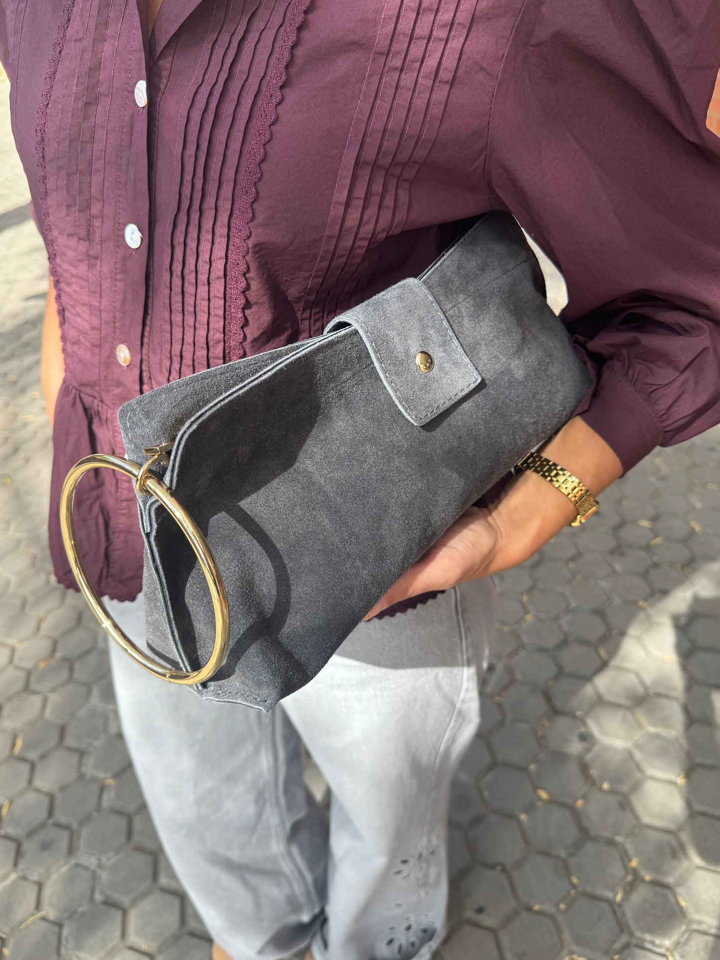 BOLSO DE MANO GRIS