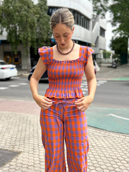 Conjunto vichy naranja y morado