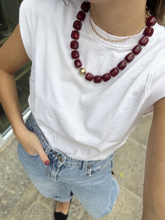 Collar piedras burdeos