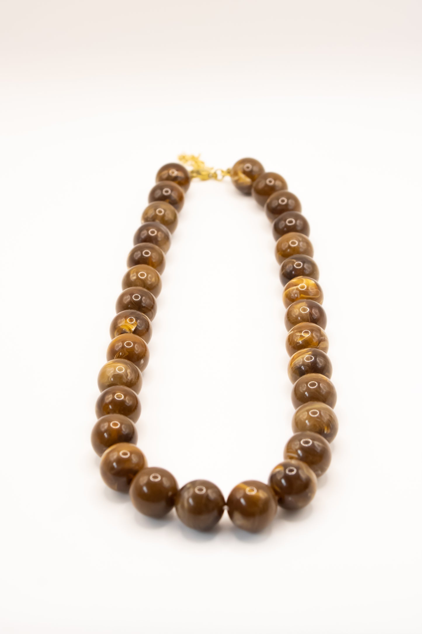 Collar bolas marrón