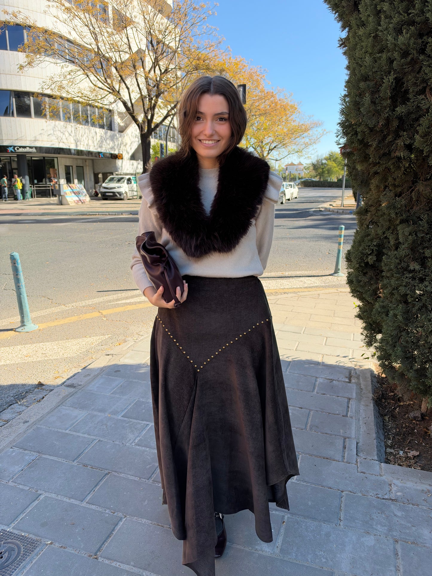 FALDA TACHUELAS MARRÓN
