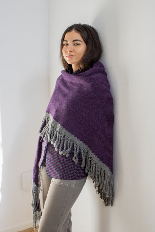 Poncho morado y gris