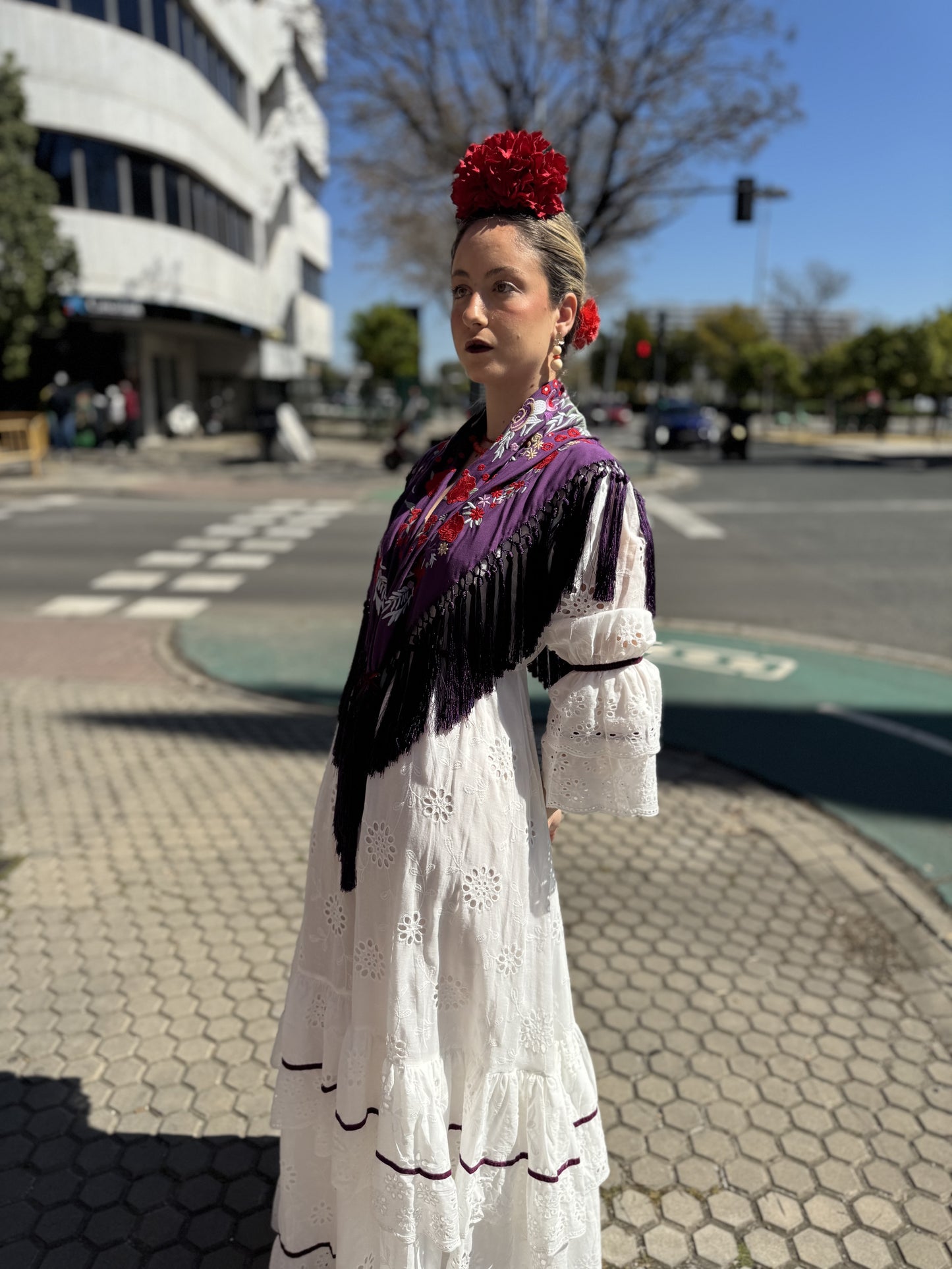 Bata rociera blanca perforada