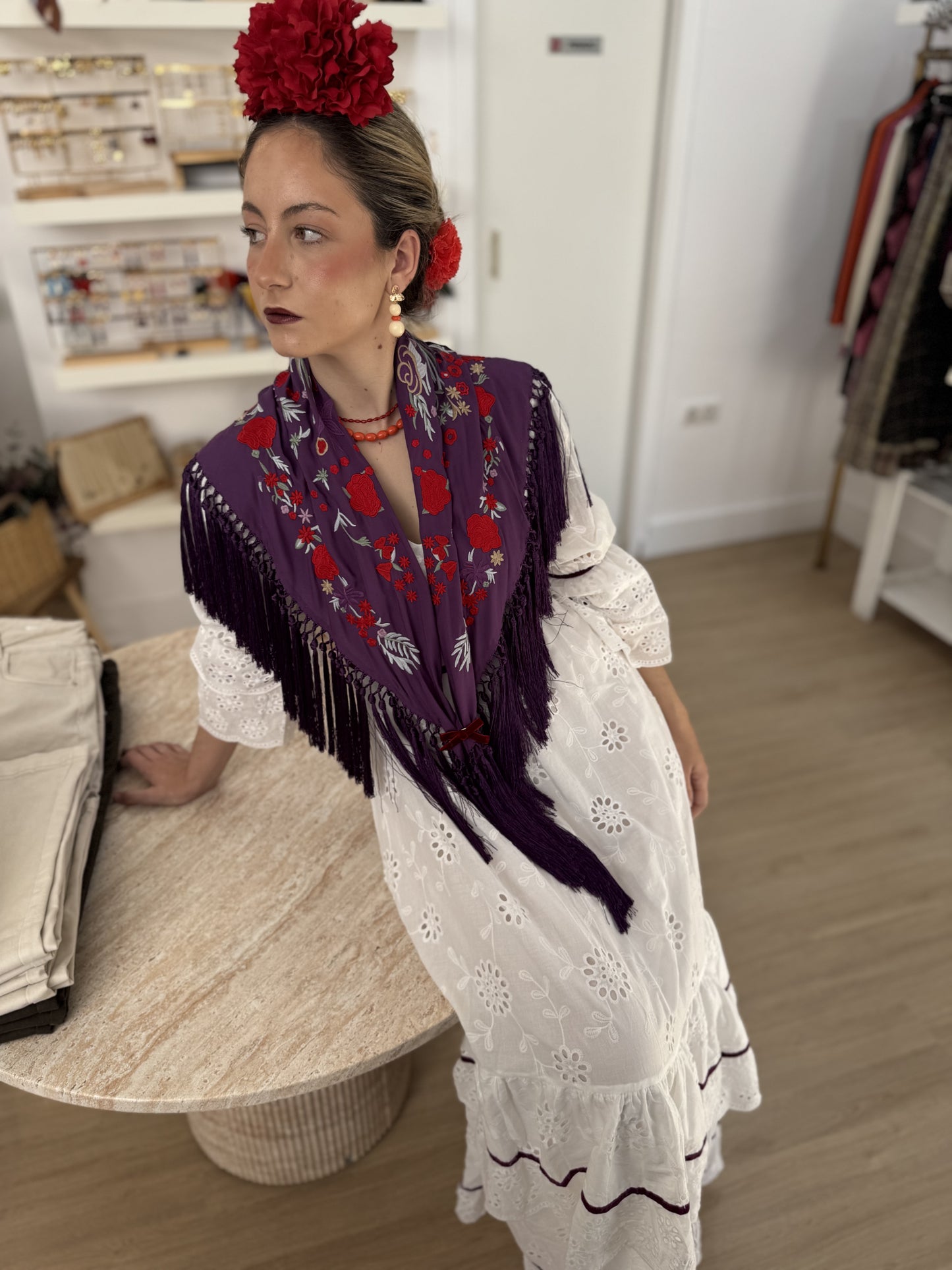 Bata rociera blanca perforada