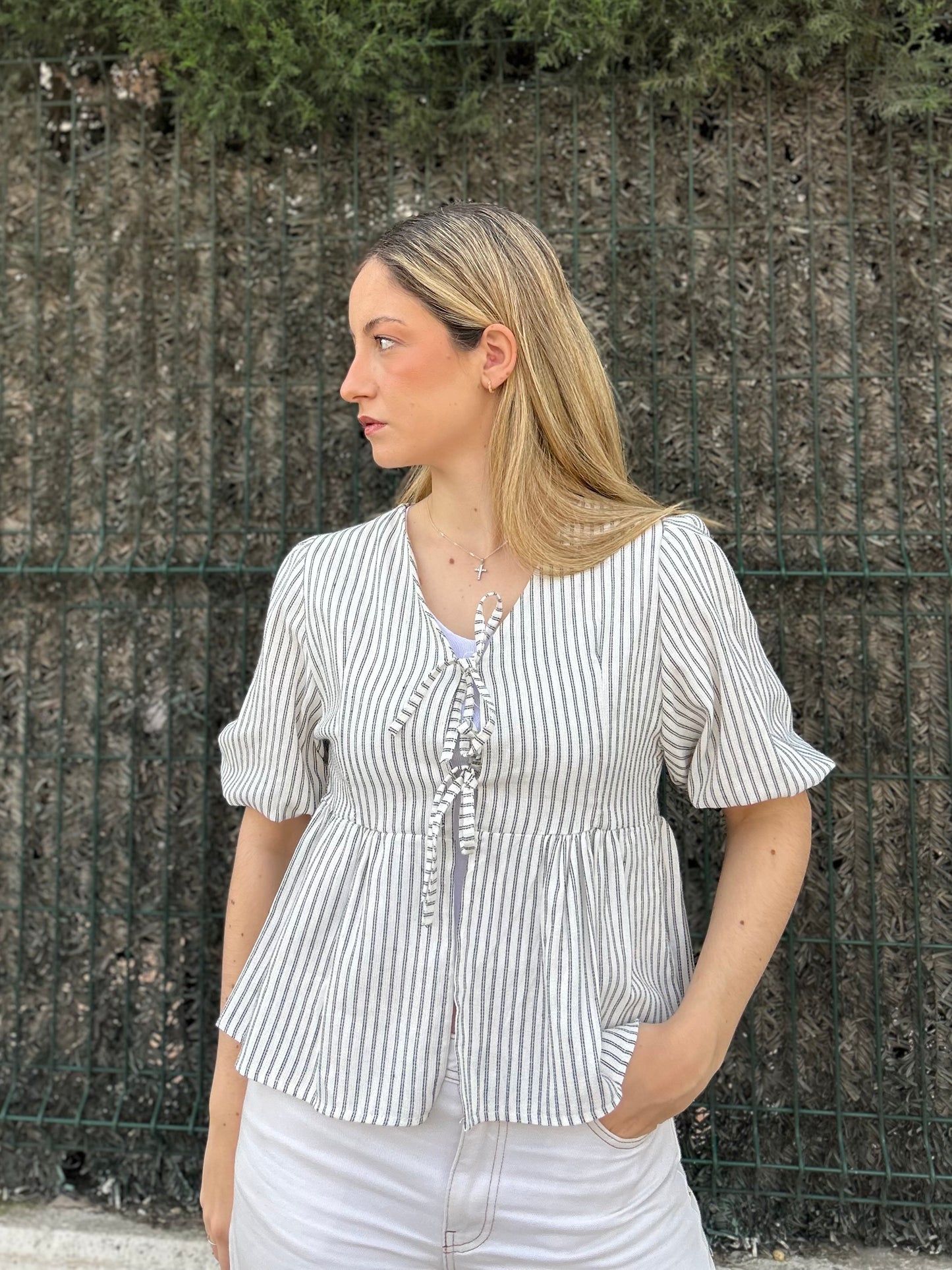 Blusa lazos negra