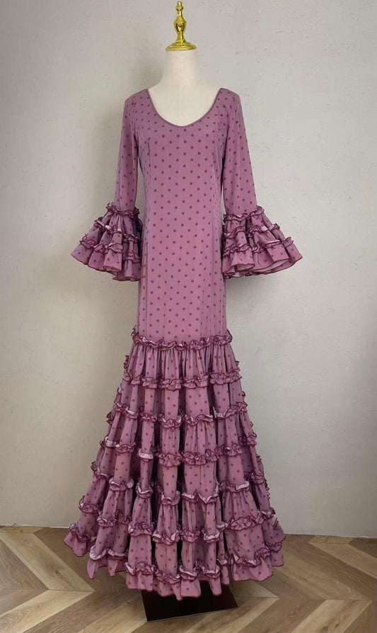 Traje Suárez maquillaje lunares rosa